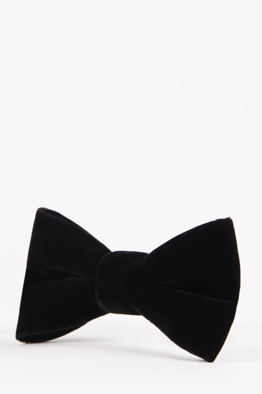 Black Velvet Bow tie: the shop's own photo
