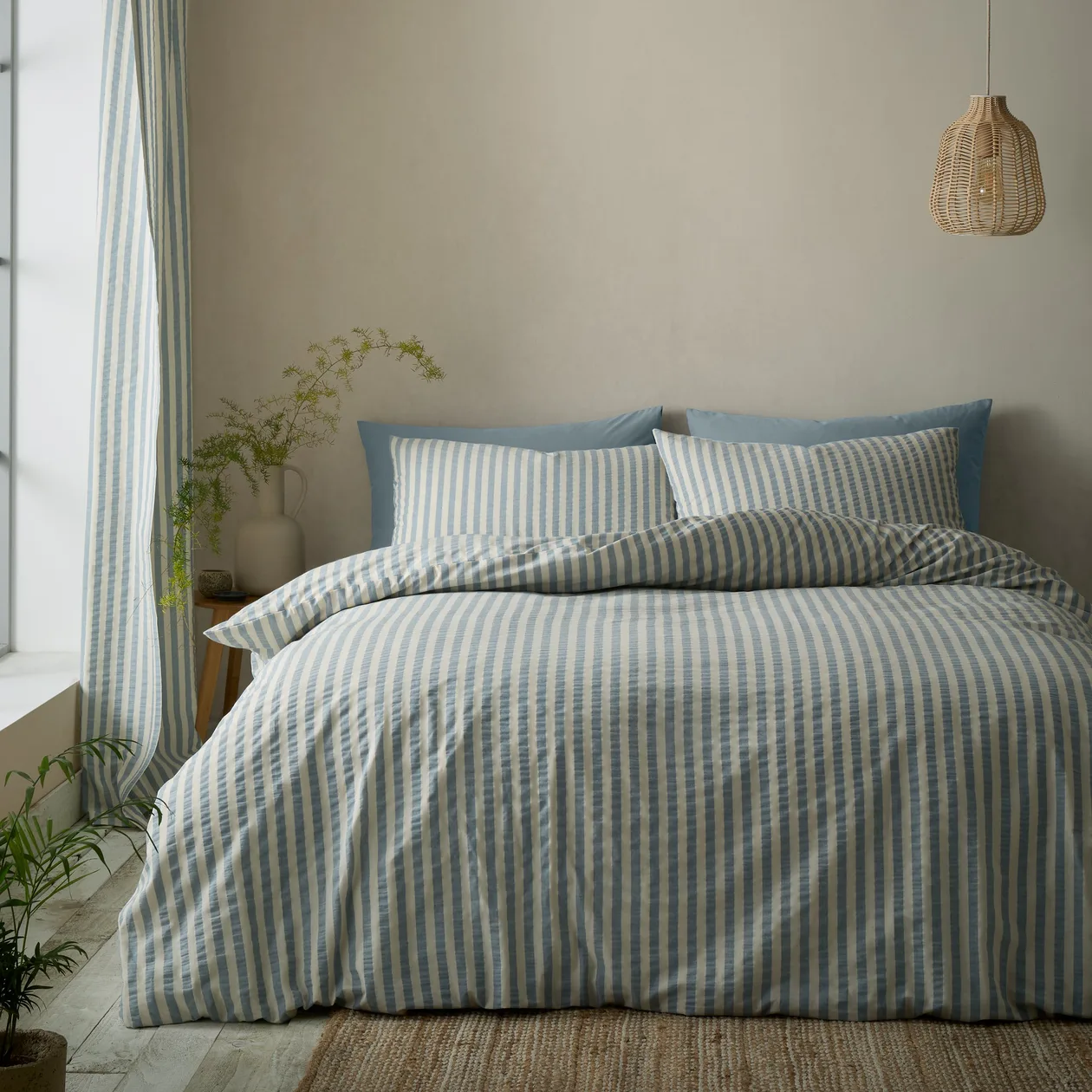 Pineapple Elephant Cotton Rich Woven Stripe Duvet Cover Set - Double / Blue: the shop's own photo