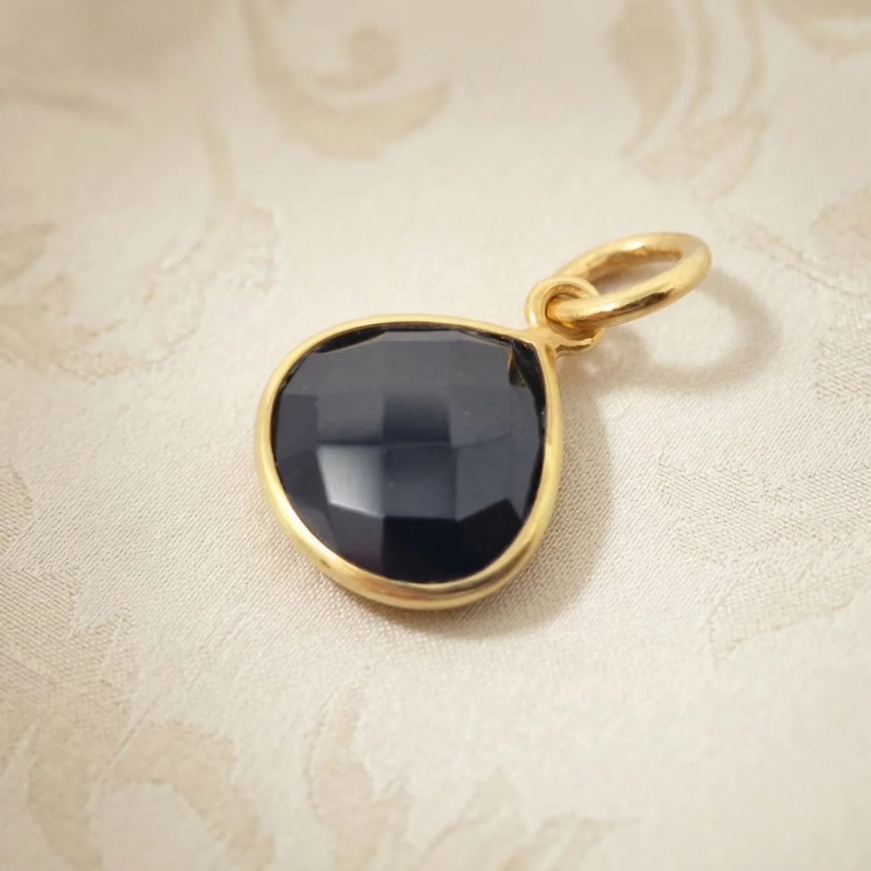 18ct Gold Vermeil Black Onyx Heart Gemstone Pendant: the shop's own photo