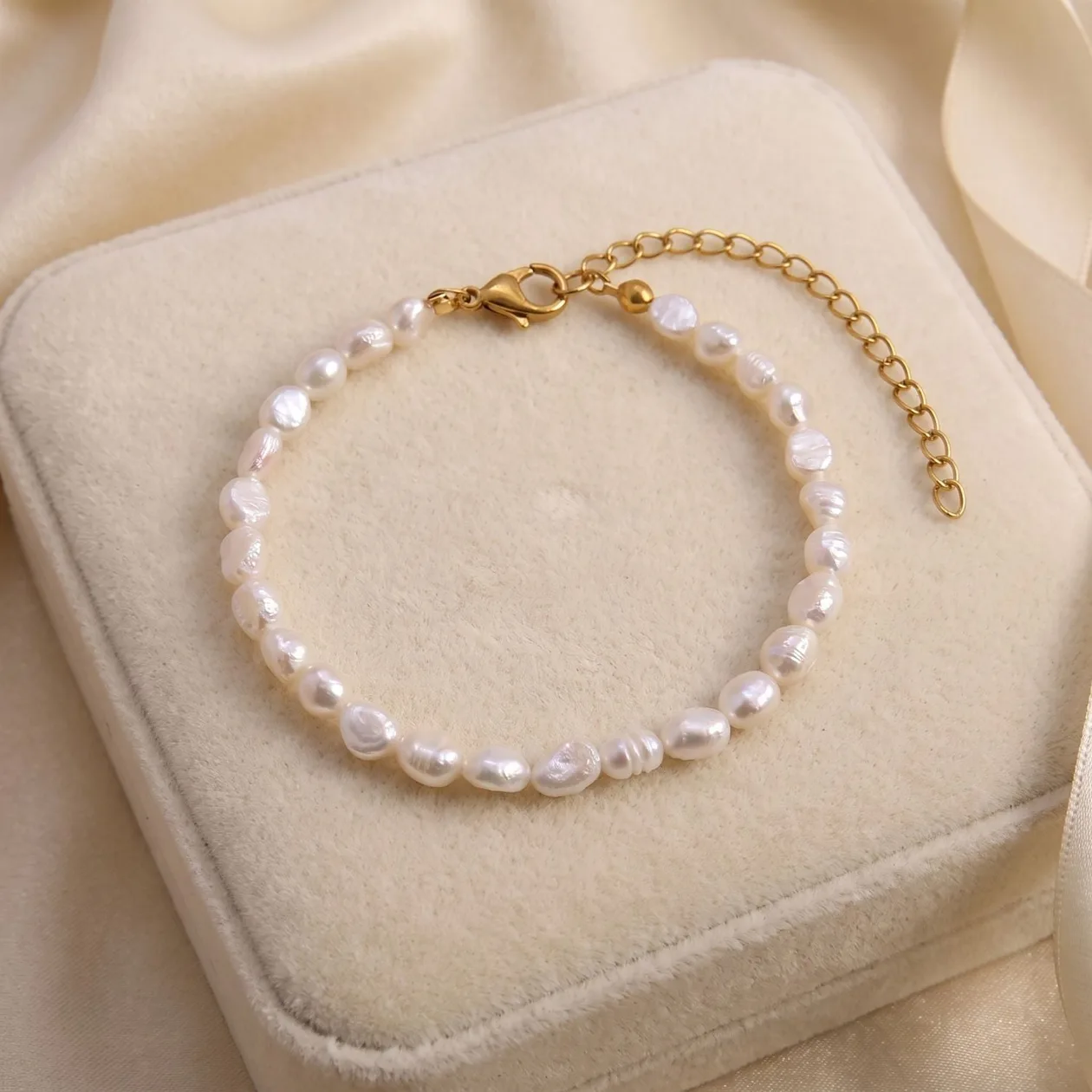 18ct Gold Plated Natural Freshwater Pearl Bracelet: the shop's own photo