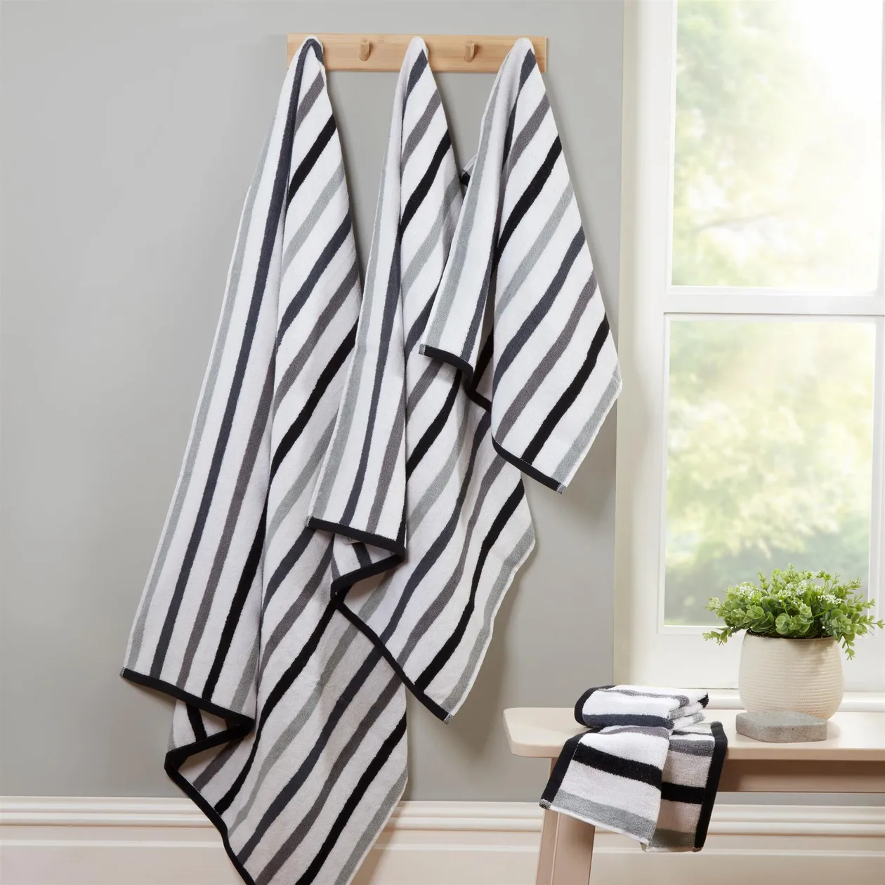 Amalfi 6pc Towel Bale - Black: the shop's own photo