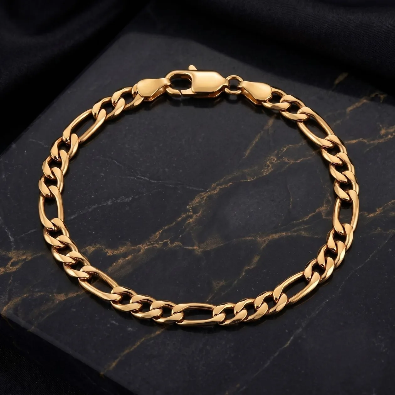 18ct Gold Plated Figaro Chain Bracelet For Men - Medium (8 inches): the shop's own photo