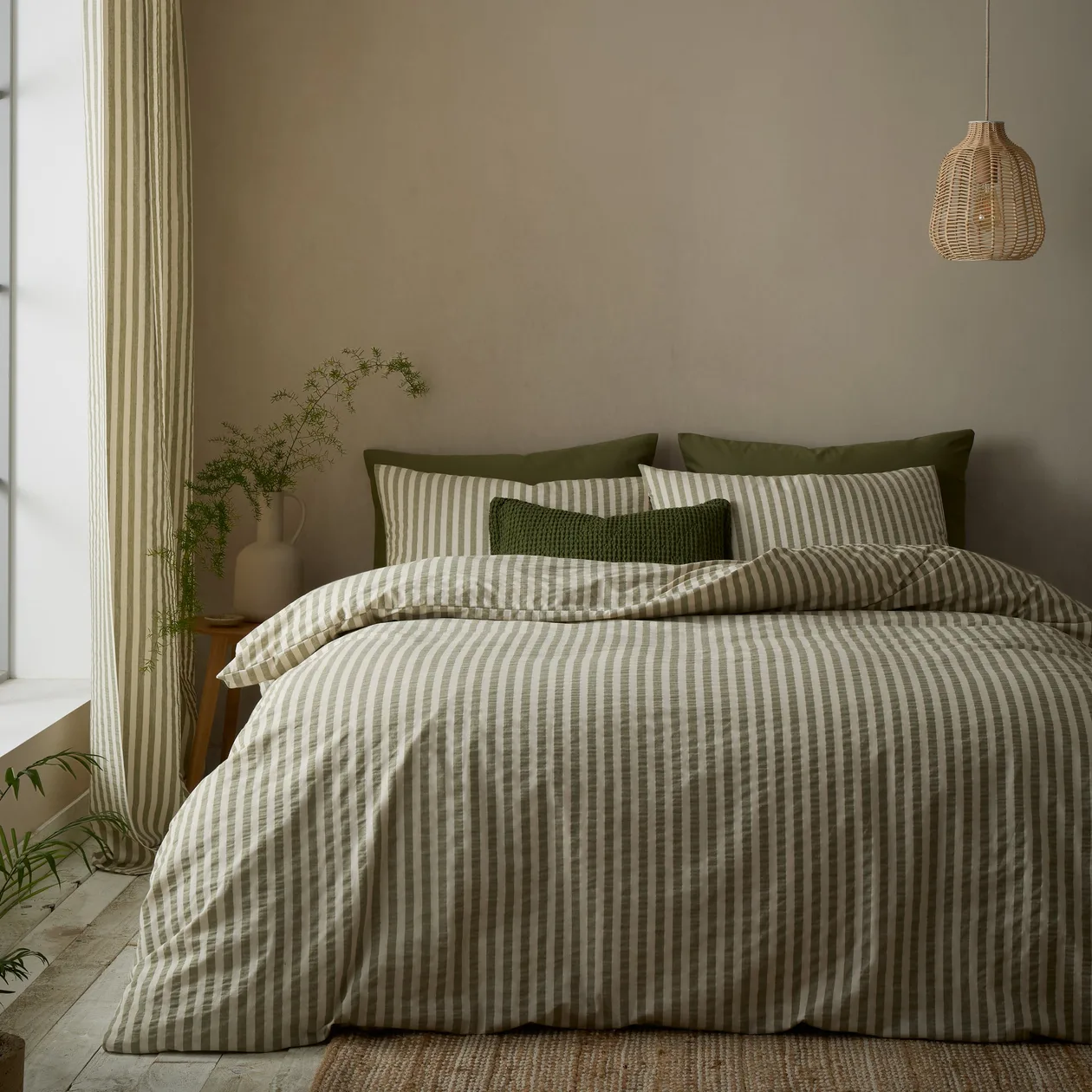 Pineapple Elephant Cotton Rich Woven Stripe Duvet Cover Set - Super King / Green: the shop's own photo