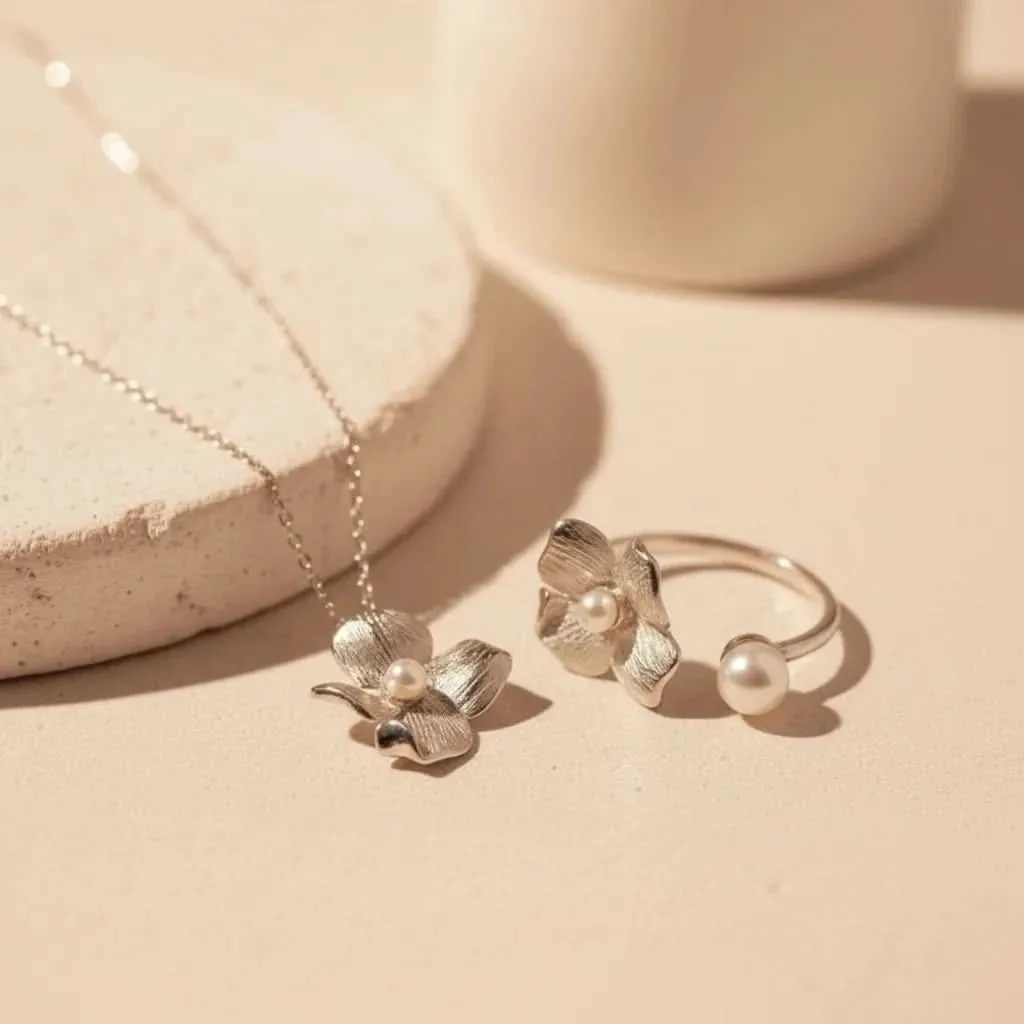 Flower Necklace & Ring Set: the shop's own photo