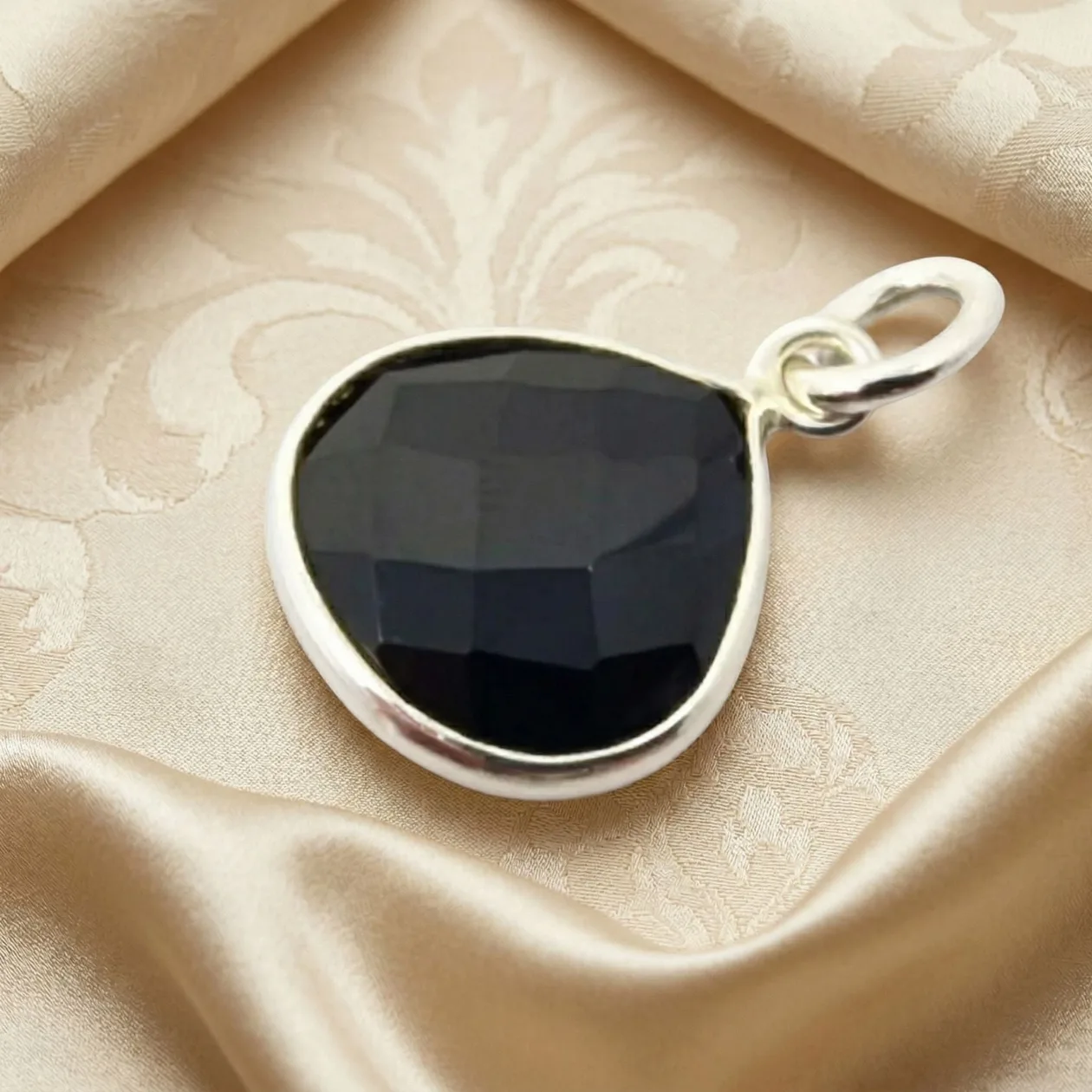 Sterling Silver Black Onyx Gemstone Pendant: the shop's own photo