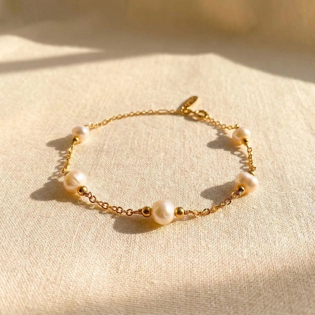 Freshwater Pearl Bridesmaid Wedding Gold Bracelet: the shop's own photo