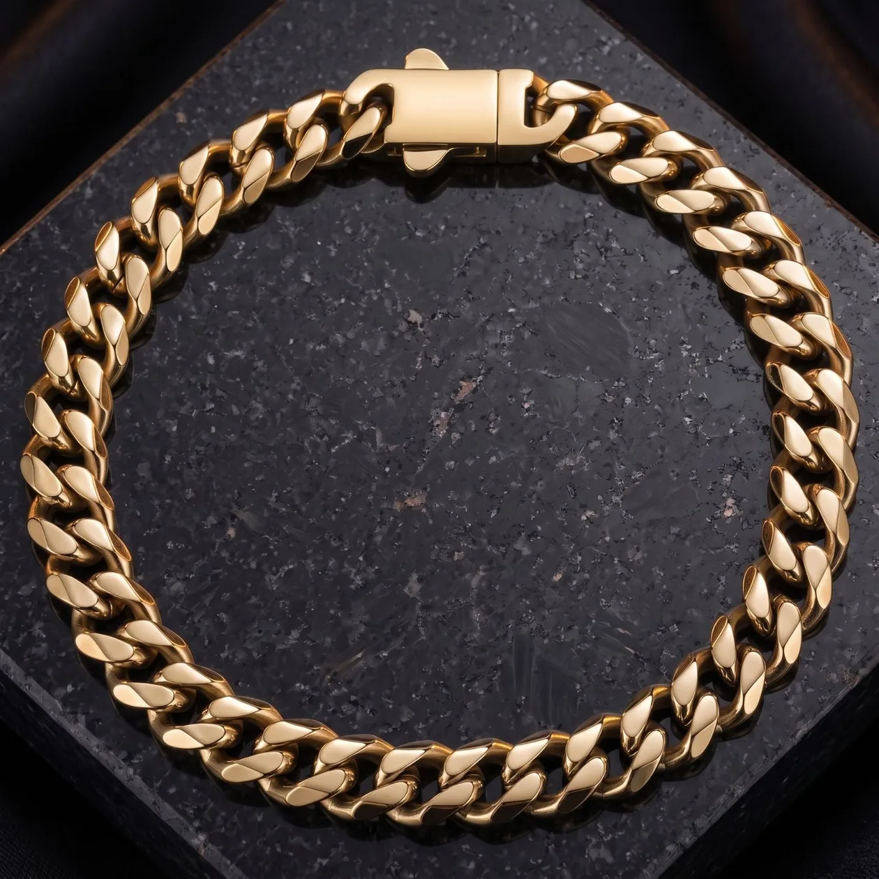 18ct Gold Plated Cuban Curb Chain Bracelet For Men - Large (9 inches): the shop's own photo