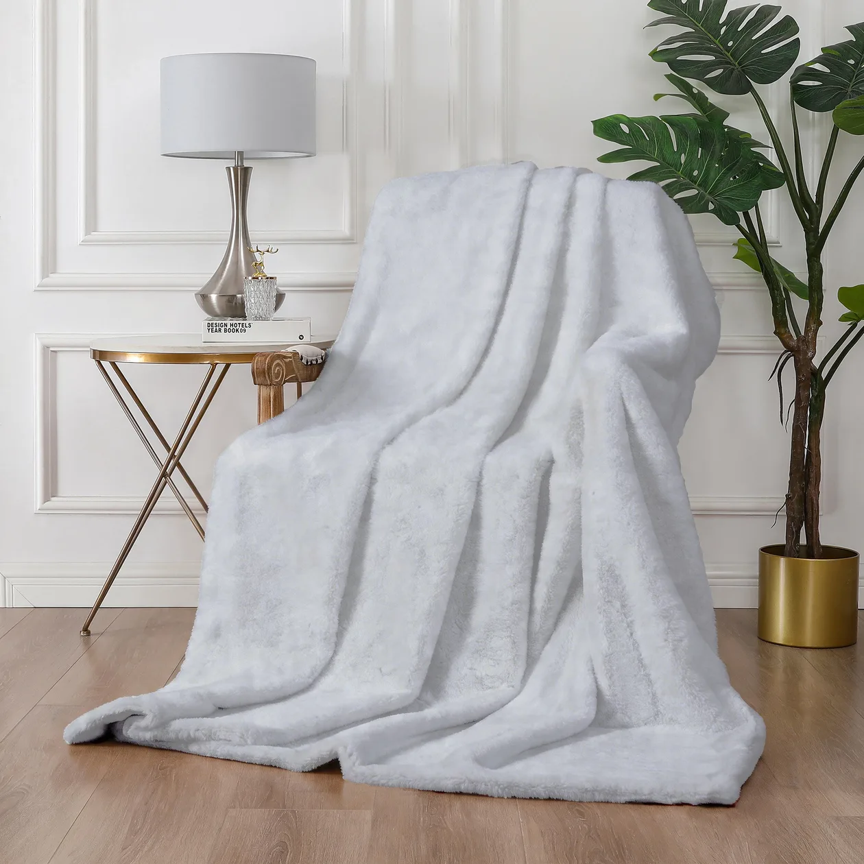 Shadow Faux Fur Throw Blanket 150x200cm - Silver: the shop's own photo