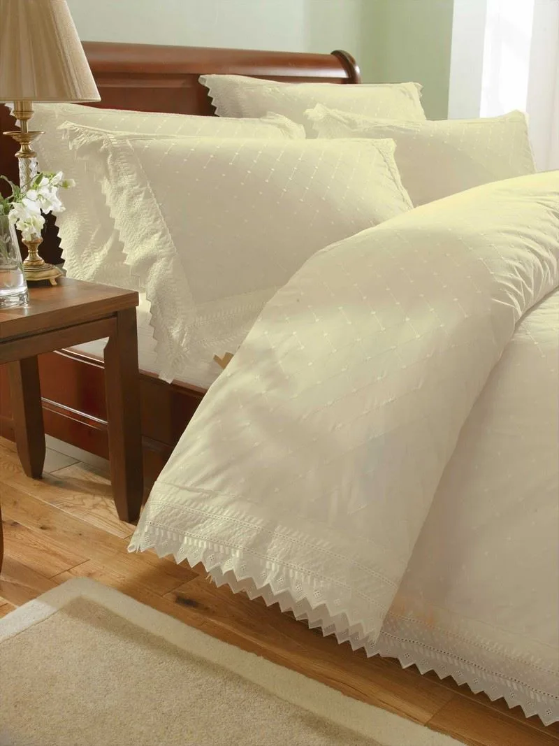 Balmoral Embroidered Duvet Cover Set - Cream / Single: the shop's own photo