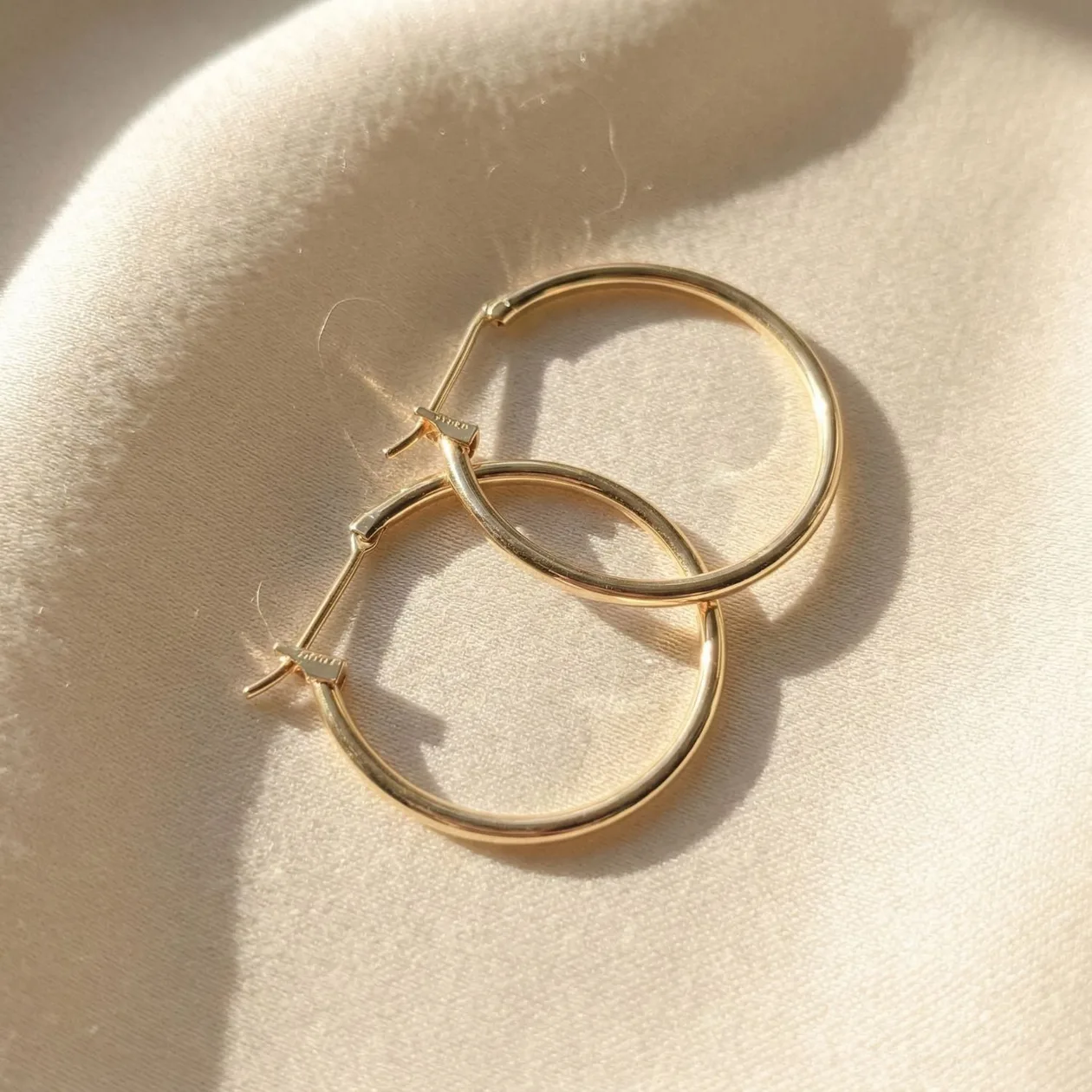 Stylish 25mm Round Gold Plated Hoop Earrings: the shop's own photo