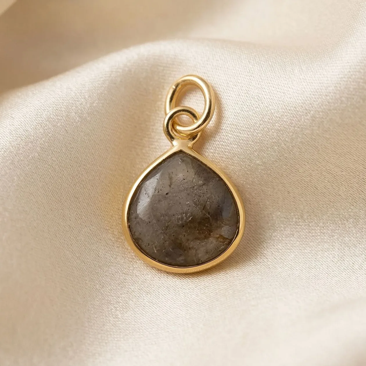 18ct Gold Vermeil Labradorite Pendant: the shop's own photo