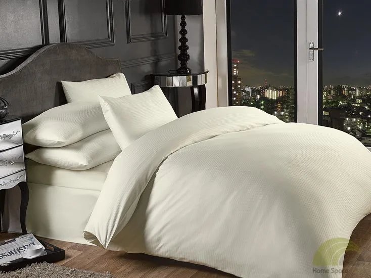 1000 TC Grosvenor Duvet Cover - Cream / Super King: the shop's own photo