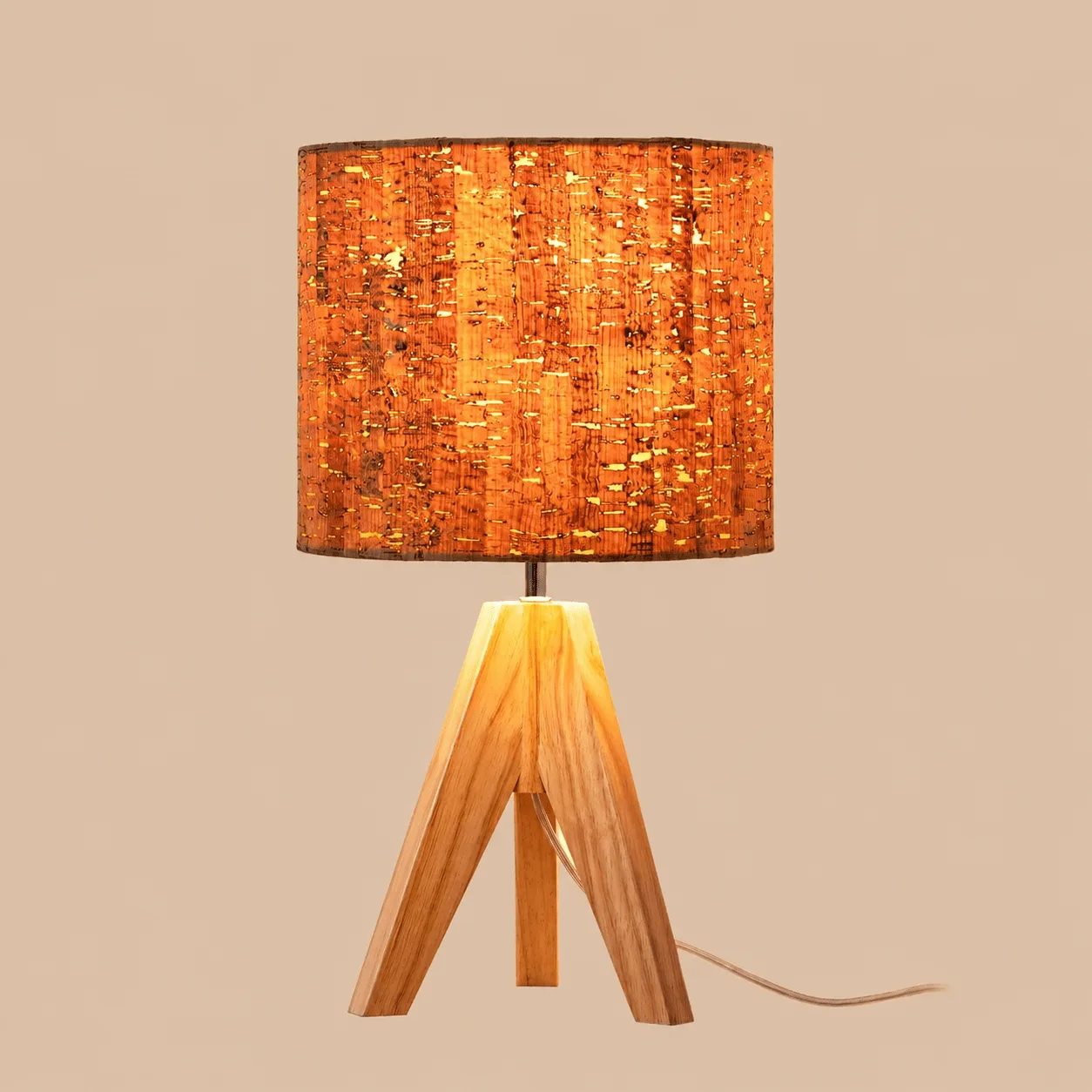 EDISHINE Wood Tripod Bedside Lamp: the shop's own photo