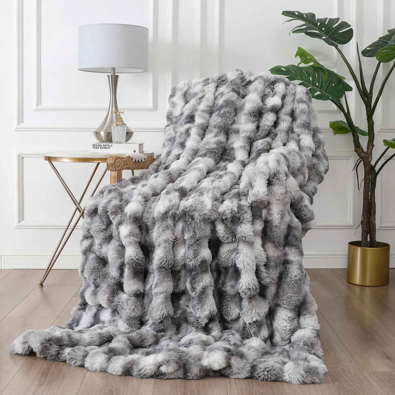 Nordic Faux Fur Throw Blanket 150x200cm - Silver: the shop's own photo