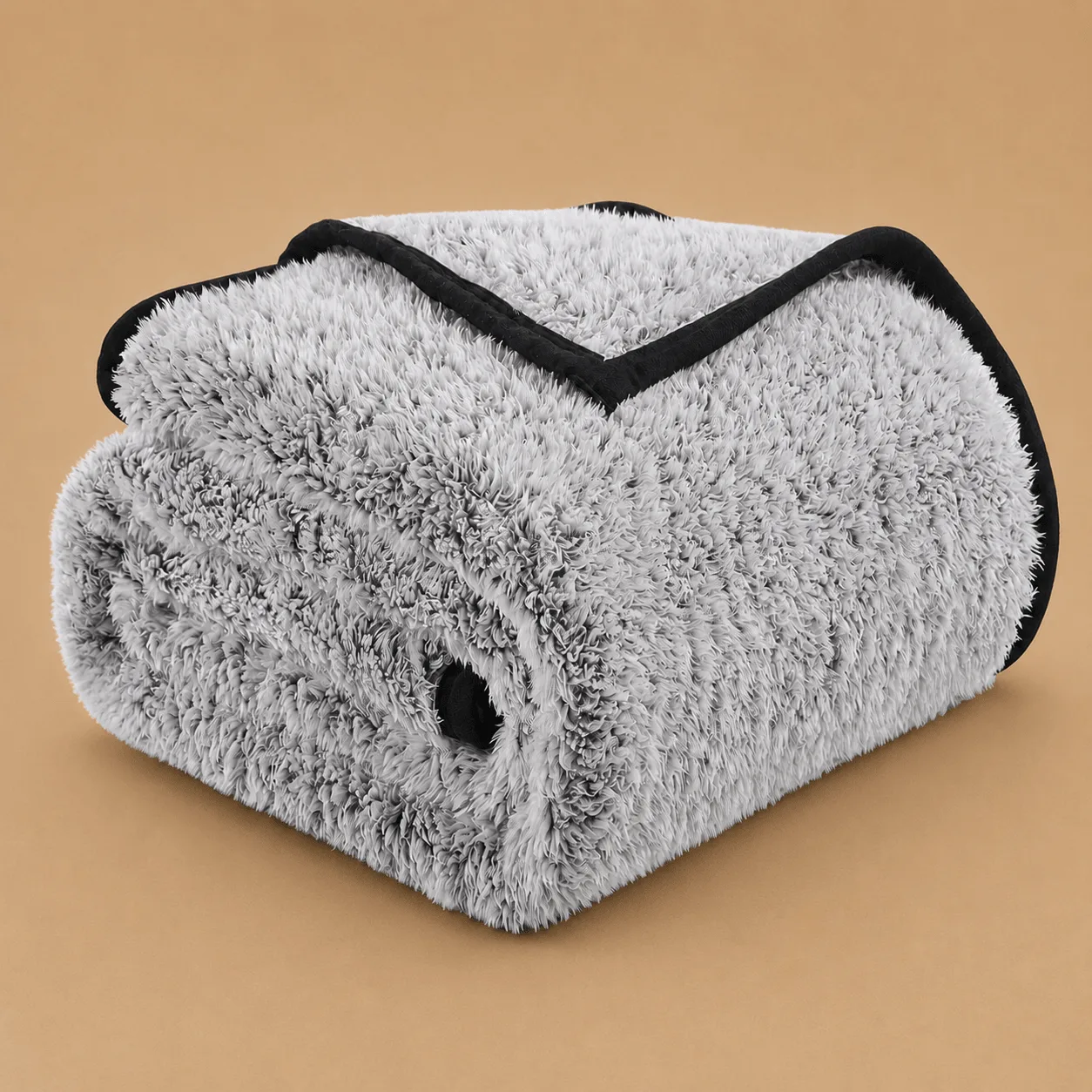 Fuzzy Fleece Throw - Black: the shop's own photo