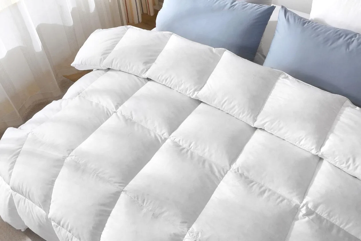 4.5 Tog Duck Feather & Down Duvet Cotton Cover - Super King: the shop's own photo